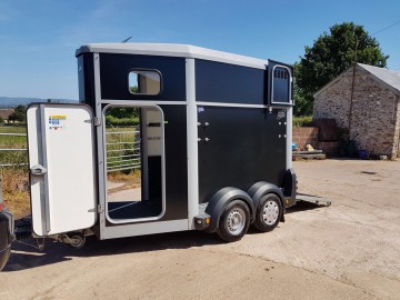 Ifor Williams HB403 Single Horsebox Trailer