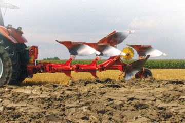 PÖTTINGER SERVO 35 PLUS NOVA Four Furrow Plough